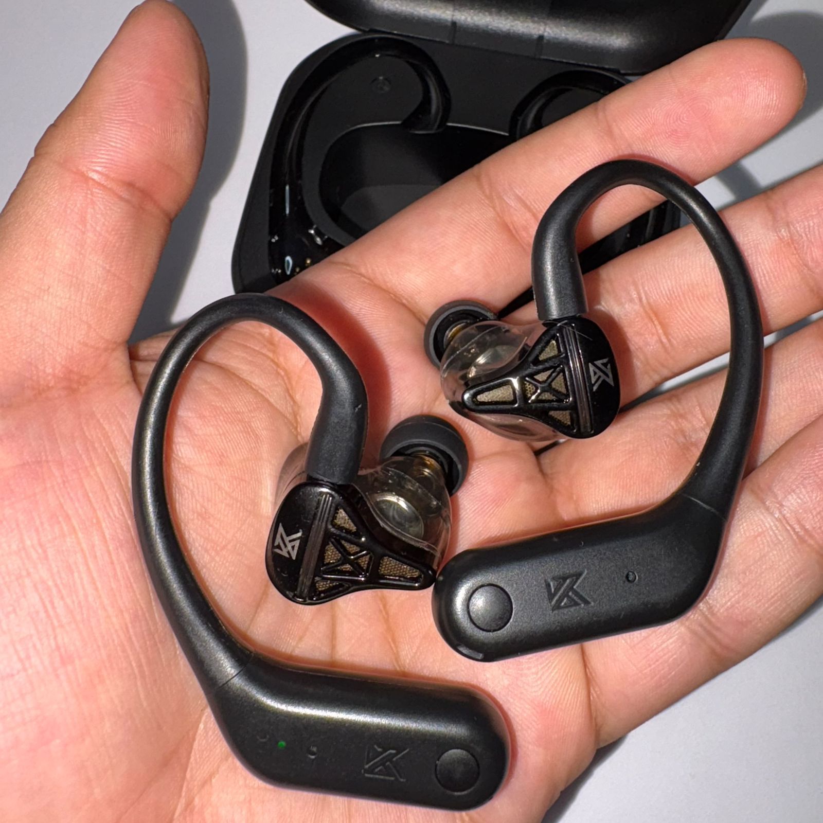 HEADPHONES AND BLUETOOTH MODULE (KZ AE01 PRO AND DQS)