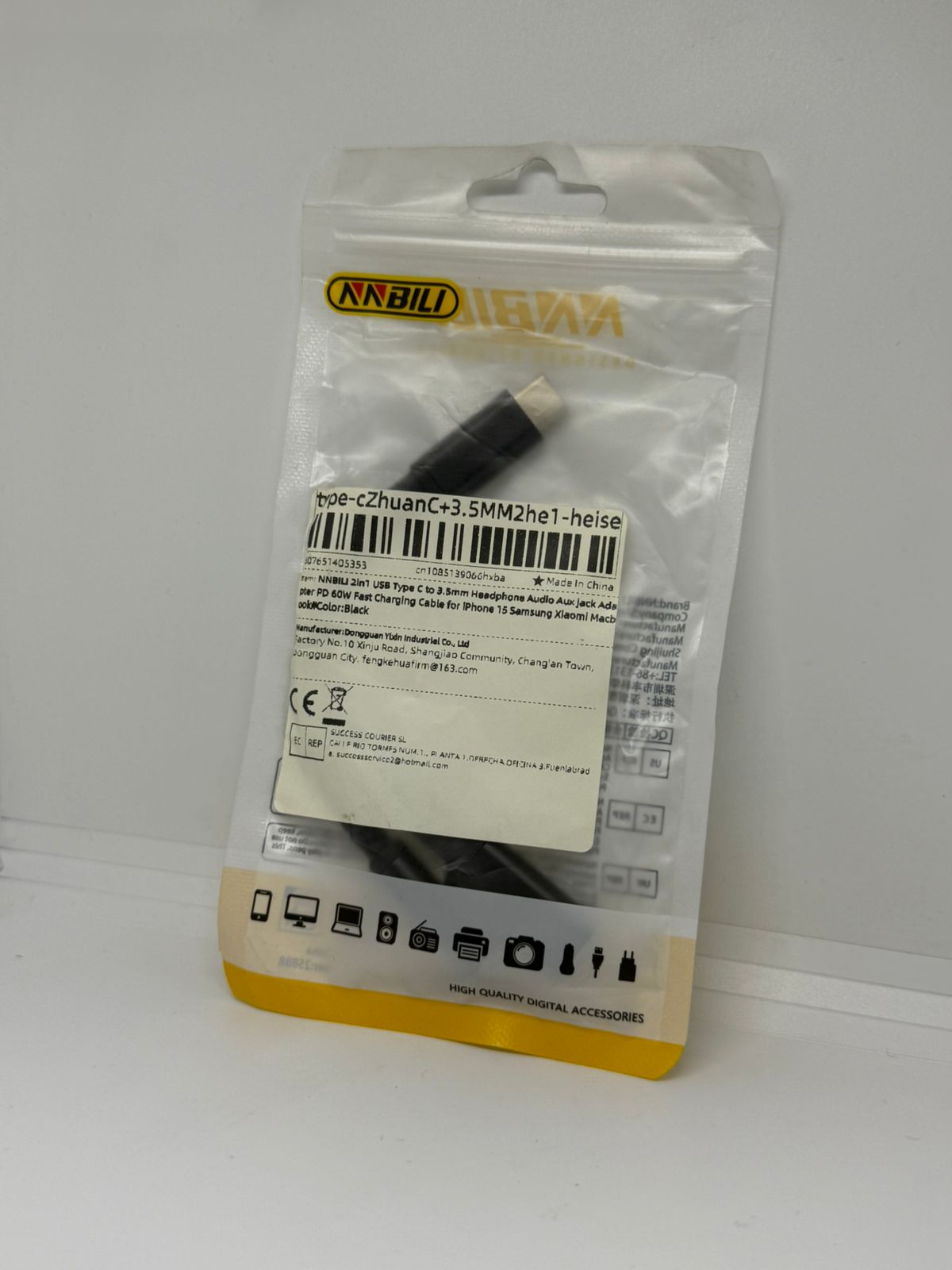 Adaptador Tipo C con entrada para cargar y audifonos