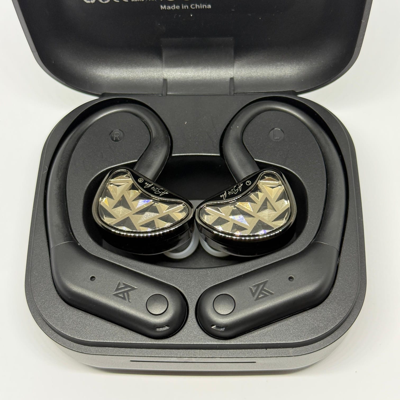 AUDÍFONOS Y MÓDULO BLUETOOTH (KZ AE01 PRO  Y AS24 PRO)